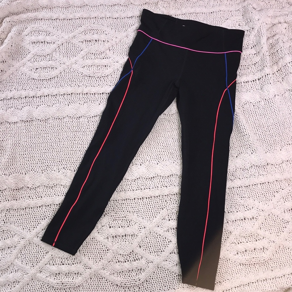 🚫SOLD🚫 NWOT GapFit blackout technology leggings - Picture 12 of 13